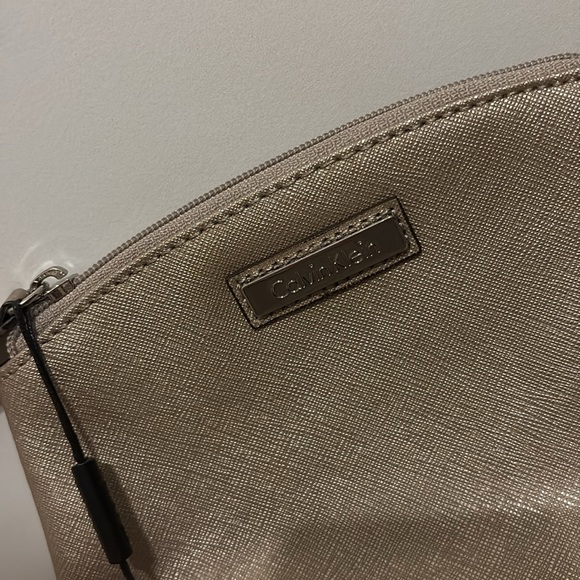 ✨NWT~Calvin Klein Leather Shimmer Cosmetic Bag✨ - Picture 3 of 6